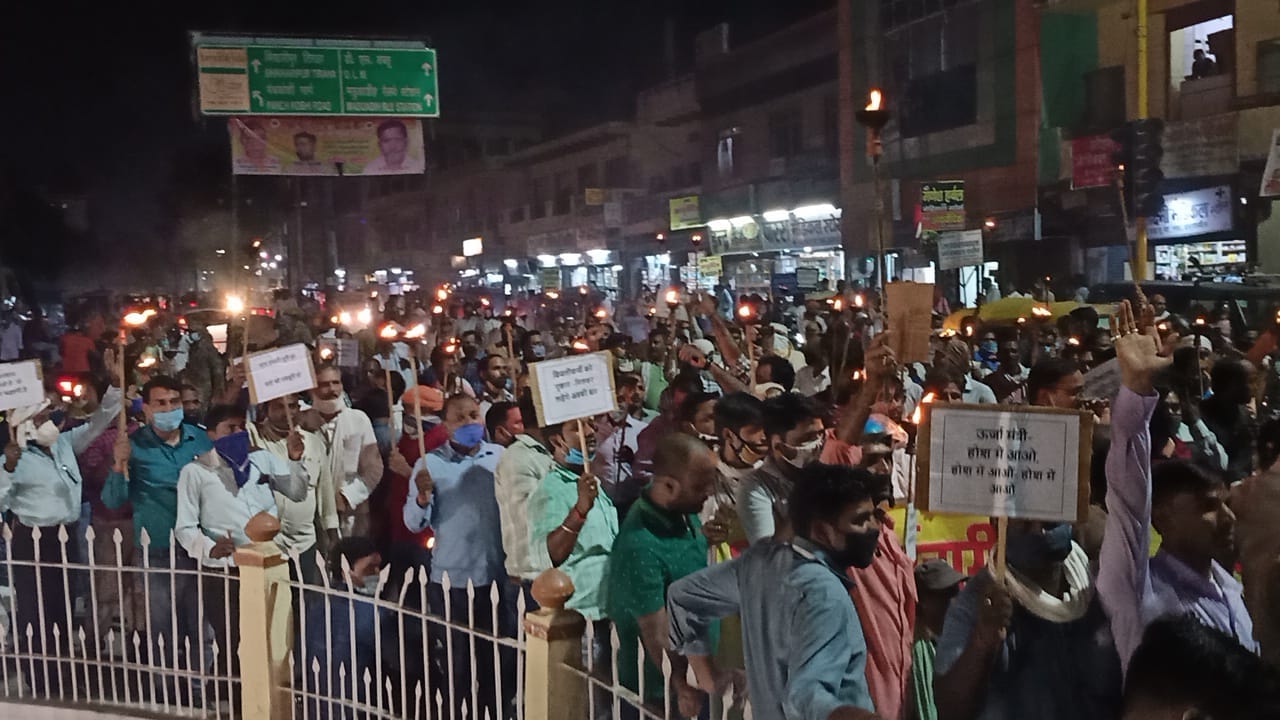 Power workers held torch procession in Varanasi against privatization