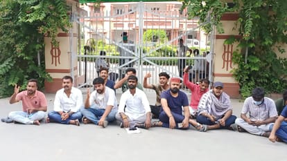 Students lockout at BHU Central Office protest against lottery merit admission in CHS