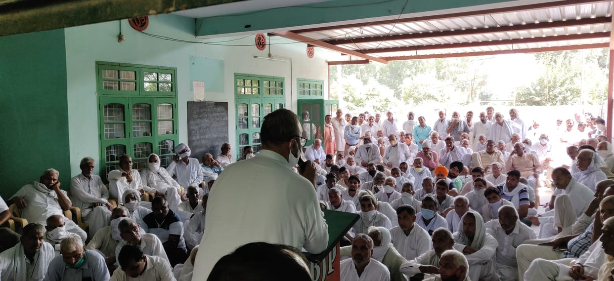 Former MLA Parmendra Singh Dhul, who contested from BJP, stood with farmers