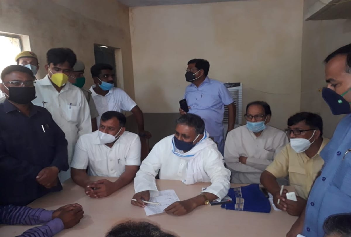 Former BSP minister Gaya Charan Dinkar meets gang assault victim family