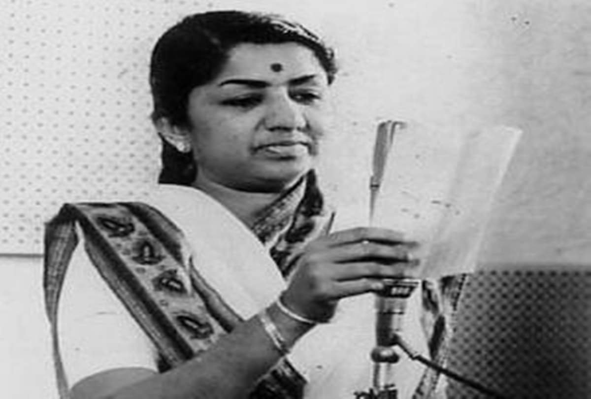 Lata Mangeshkar Shares Picture From Her First Classical Performance