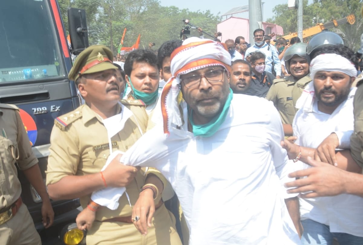 many congress workers arrested for protest 