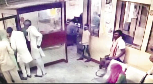 11-year-old child and youth absconding after stealing five bundles of Rs 20 lakh from PNB