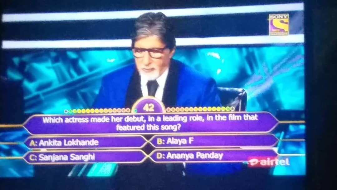 KBC 12 Amitabh Bachchan asked about Sushant Singh Rajput last film Dil Bechara actress Sanjana Sanghi question and know the first question of KBC 12