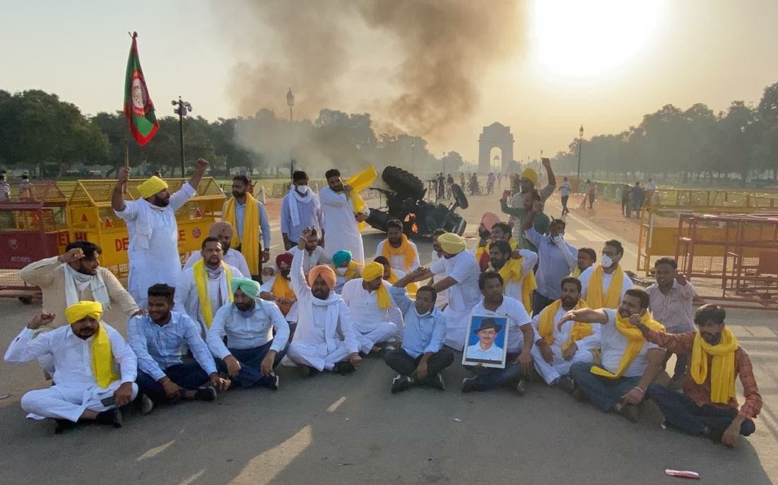 Congressmen burnt tractor on Rajpath in protest against agricultural laws