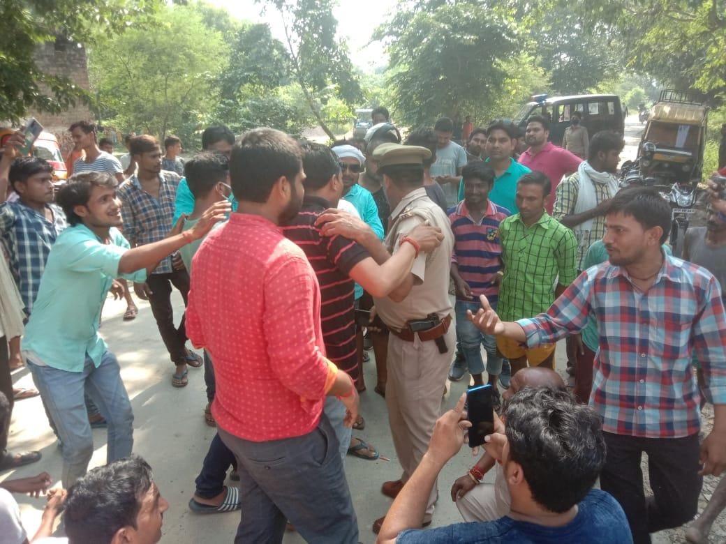 The merchant was accused of recovery on the road, the traffic jammed