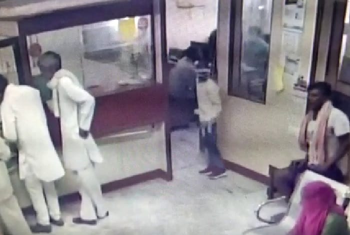20 Lakh Rupees Robbed from Bank by 11 Year Old Boy at Jind