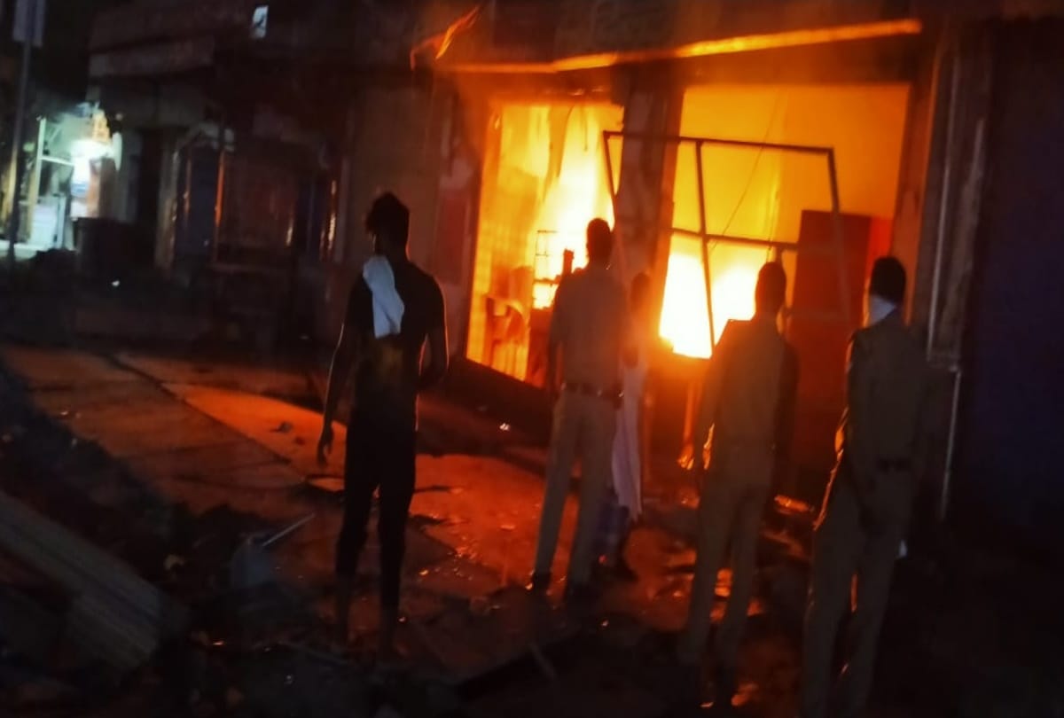 ghaziabad muradnagar food shop catches fire in morning fire doused