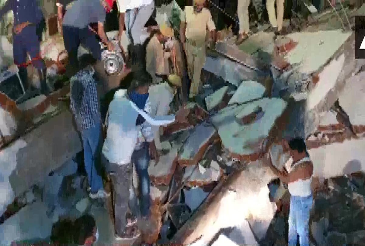 Gujarat: under construction building collapsed in Bawamanpura in Vadodara late last night, Death Toll May Rises