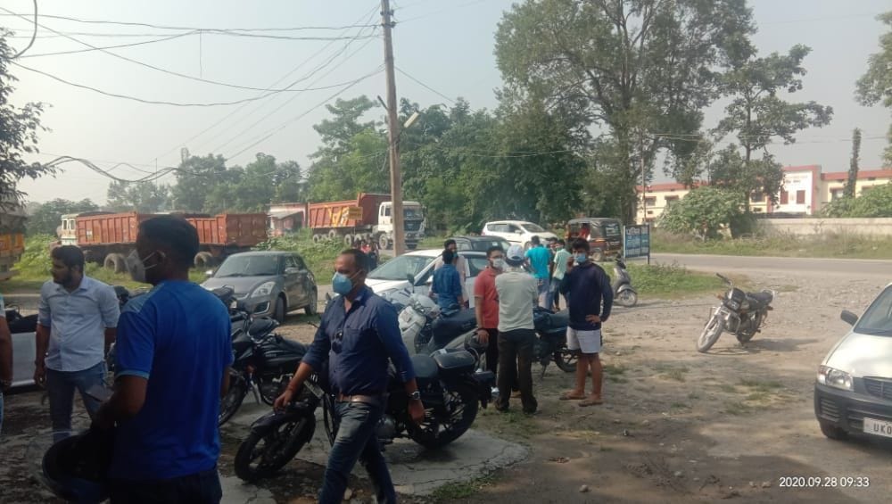 In Halduchaur, raid in parlor on complaint of body trade, two girls and three youths arrested