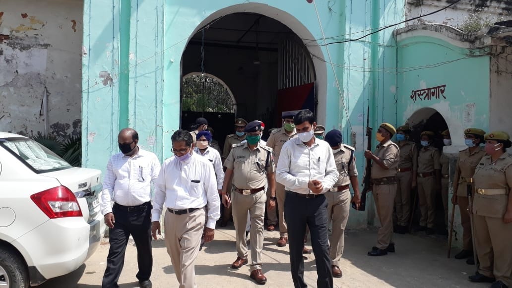 In any case, mobiles should not come inside the jail