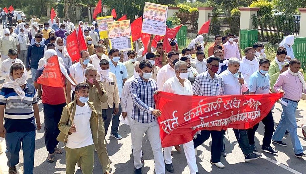 Employees demonstrated against privatization