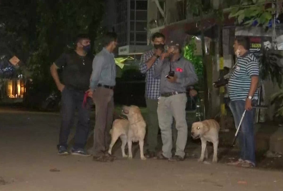 Maharashtra: Mumbai police evacuated people from MLA hostel after receiving a bomb threat call