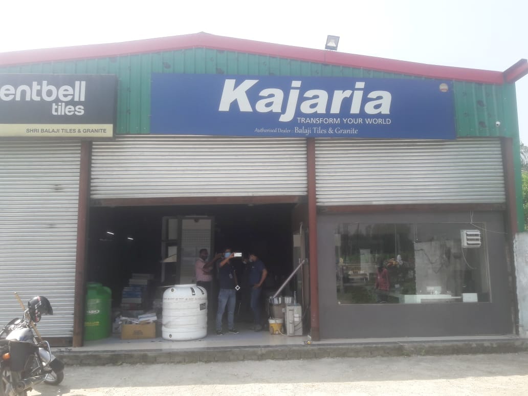 roorkee news: theft in tiles showroom