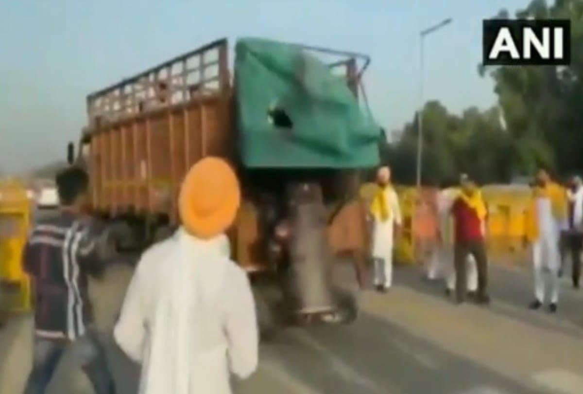 Punjab youth congress president held for burning tractor at vijay chowk near india gate was also burnt 8 days ago in ambala