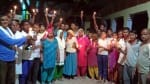 शामली क्षेत्र के गांव भैसवाल में हाथरस की युवती की हत्या के विरोध में कैंडल जलाते ग्रामीण