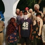 पुलिस गिरफ्त में आरोपी।