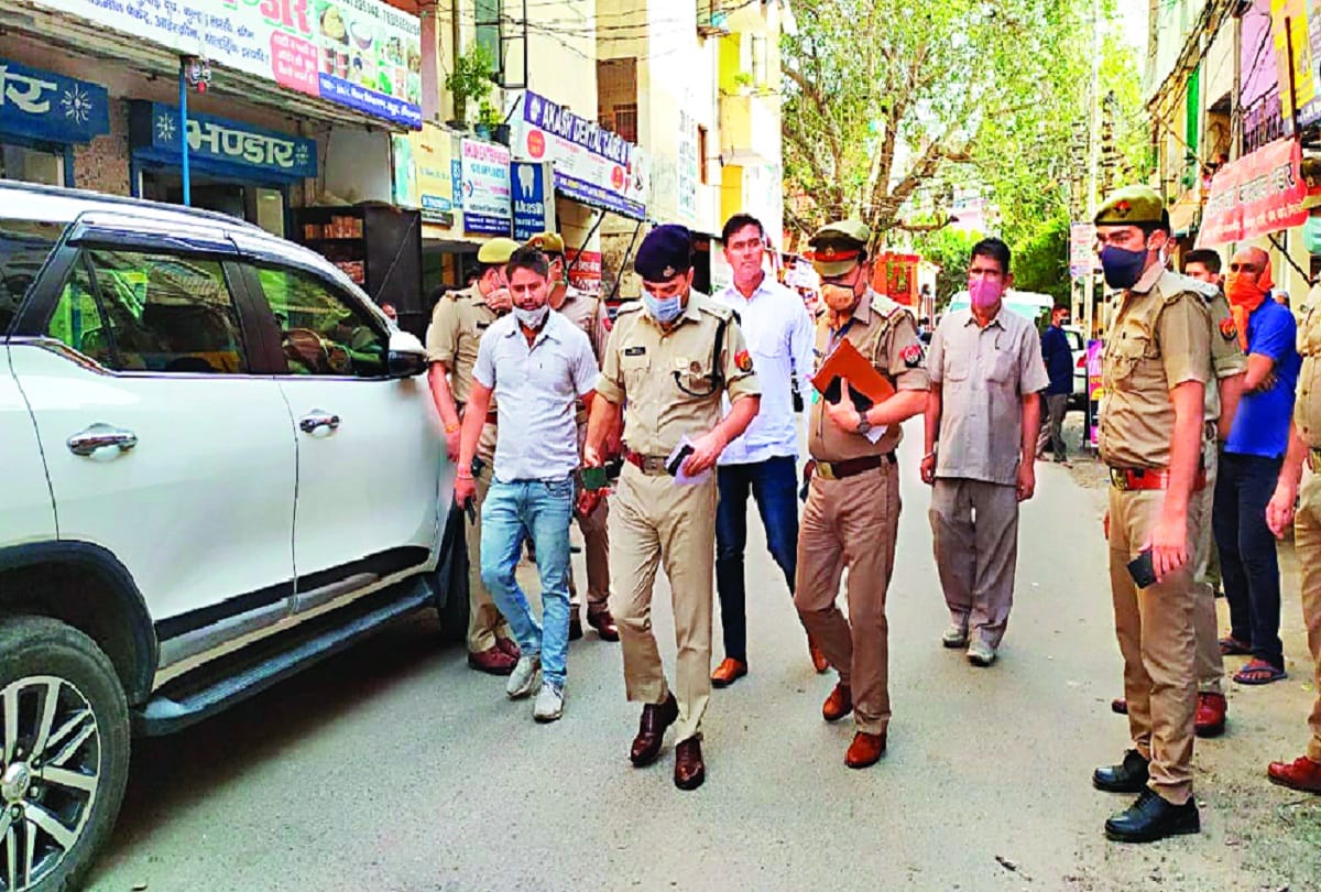 Robbery in jewellery shop in broad daylight in ghaziabad