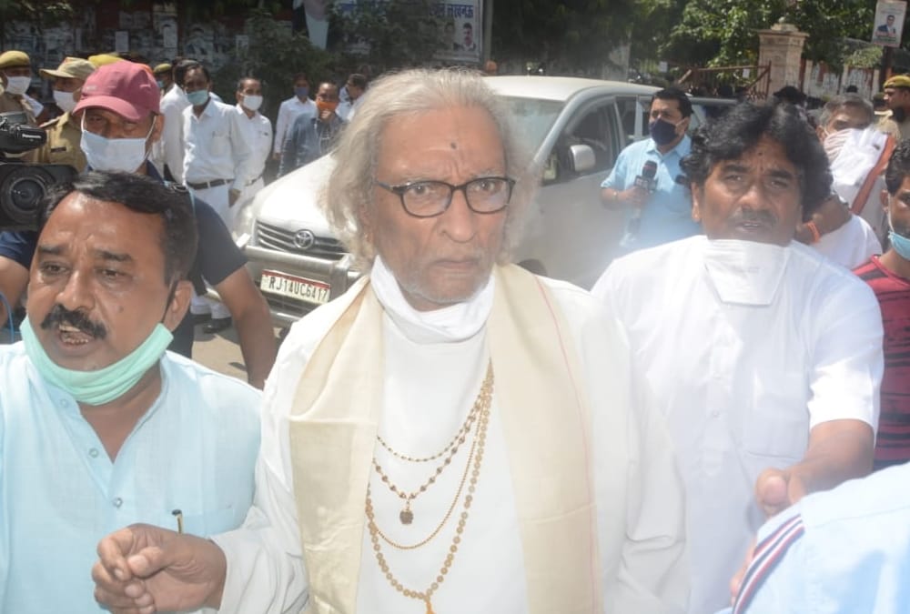 We will work for Mathura and Kashi says Acharya Dharmendra.