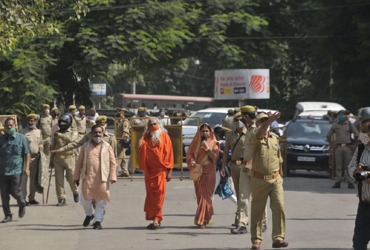 Babri Masjid Verdict: police security increased kashi vishwanath gyanvapi masjid area in varanasi