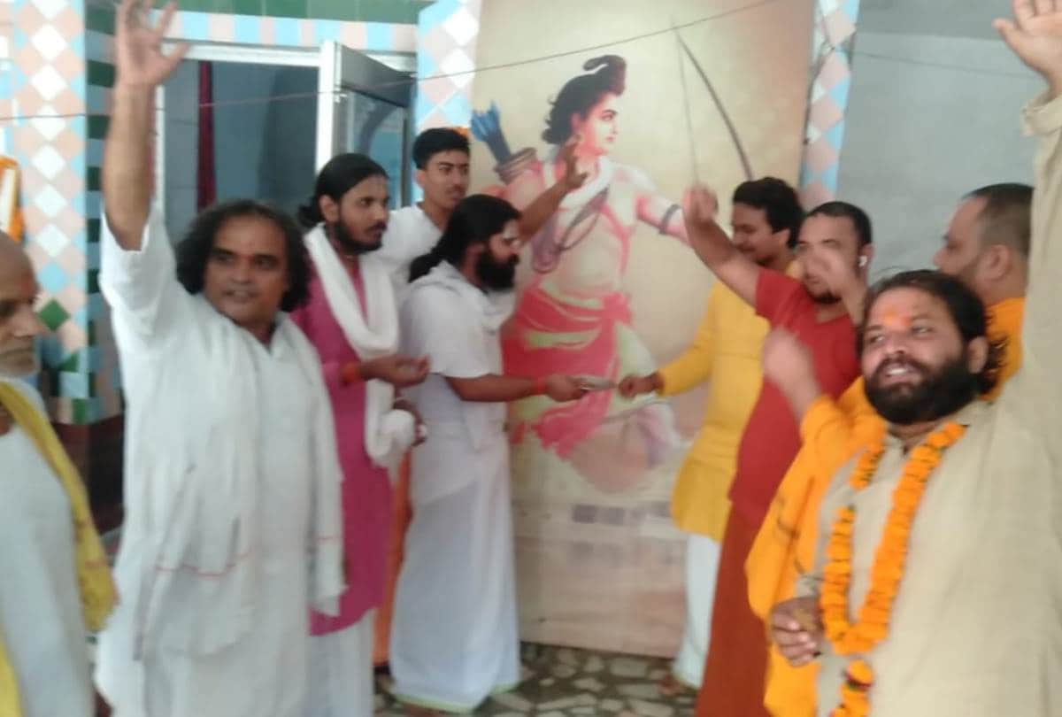saints celebrate the verdict of CBI court on babri demolition