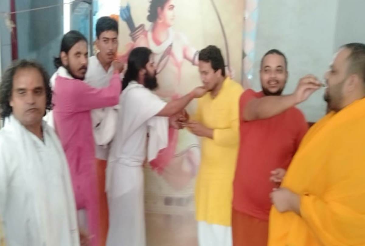 saints celebrate the verdict of CBI court on babri demolition