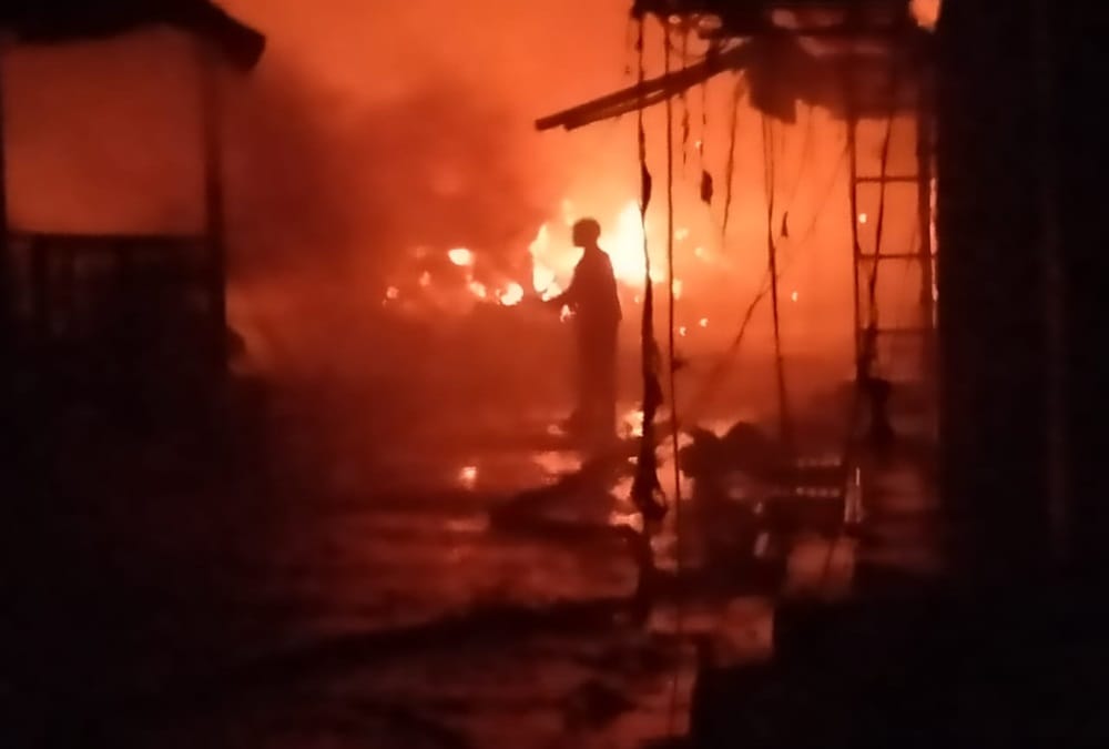 Uttarakhand: Fire Broke Out in old vegetable market and cylinder blast in Kashipur