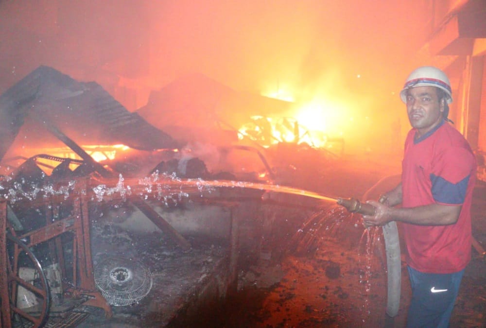Uttarakhand Kashipur Fire Tragedy: cylinder blast and Fire Broke Out in old vegetable market , Youth Scorched, Photos