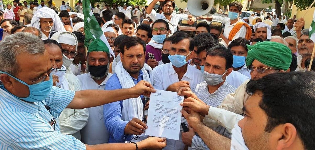 RLD leaders took to the road to protest against the agricultural law