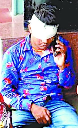 Stones on Kisan Express in Bareilly, passenger's eye broken