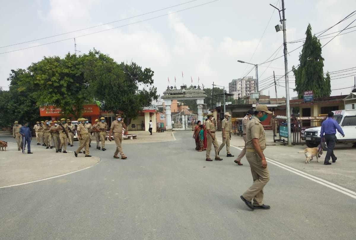 Gorakhpur UP News: young Calling on SSP Jogendra kumar and said Threat to blow up Gorakhnath temple