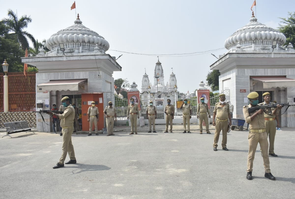 Interested policemen should be put in security duty in Gorakhnath temple