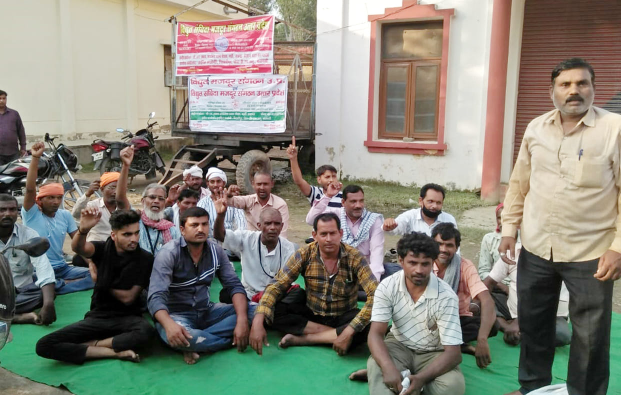 Slogans in protest against privatization