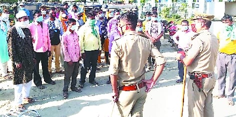 Now the tempo rages .. Fill the challans of the traffic police or feed the children.