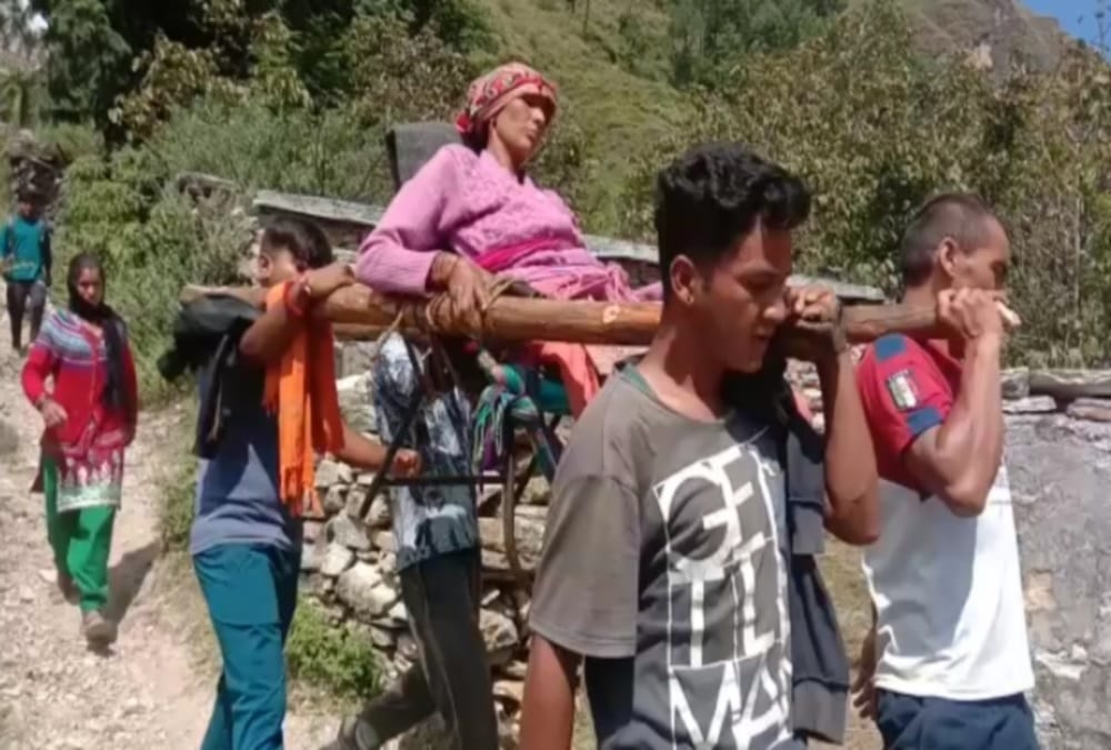 Uttarakhand: Girl Death due to vomiting and diarrhea in chamoli joshimath, Mother Also admitted in Hospital