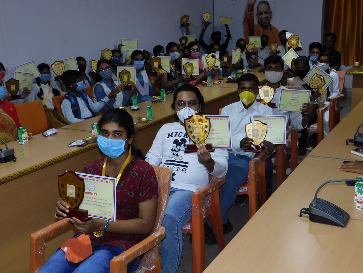 63 meritorious people honored in maharajganj