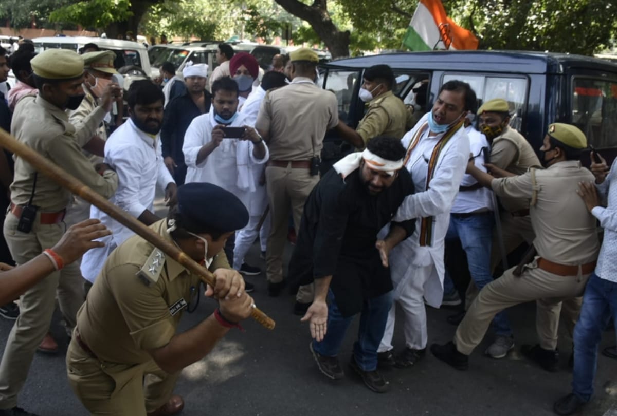 Congress's guerrilla protest fires police, lathi charged