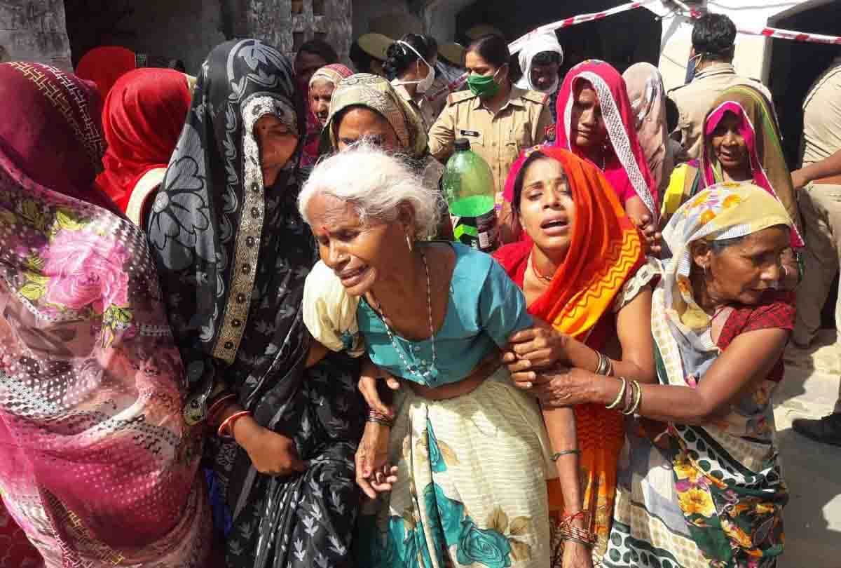 Dead body of mother and three girls found hanging in auraiya up