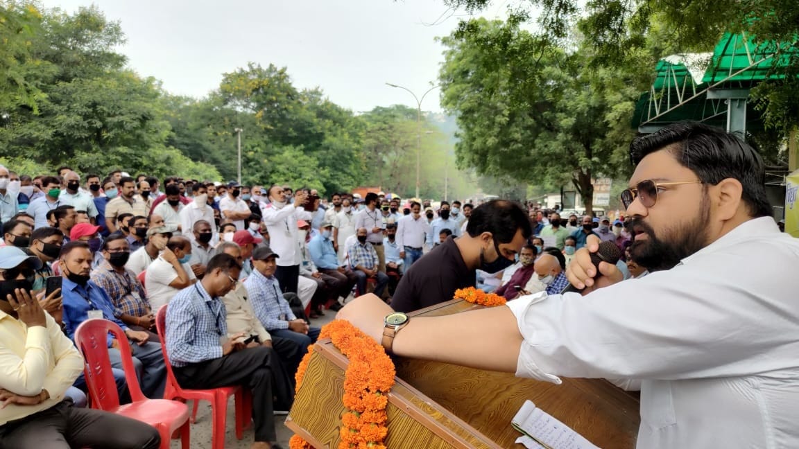 Power workers boycott work in protest of privatization