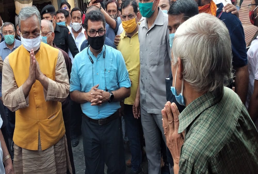 Uttarakhand: Cm Trivendra singh rawat meet Kashipur Fire Tragedy Victims, Women crying badly, Police force Stop protest