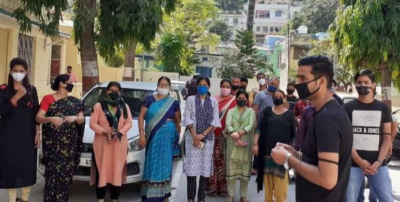 The workers demonstrated the demand for restoration of old pension