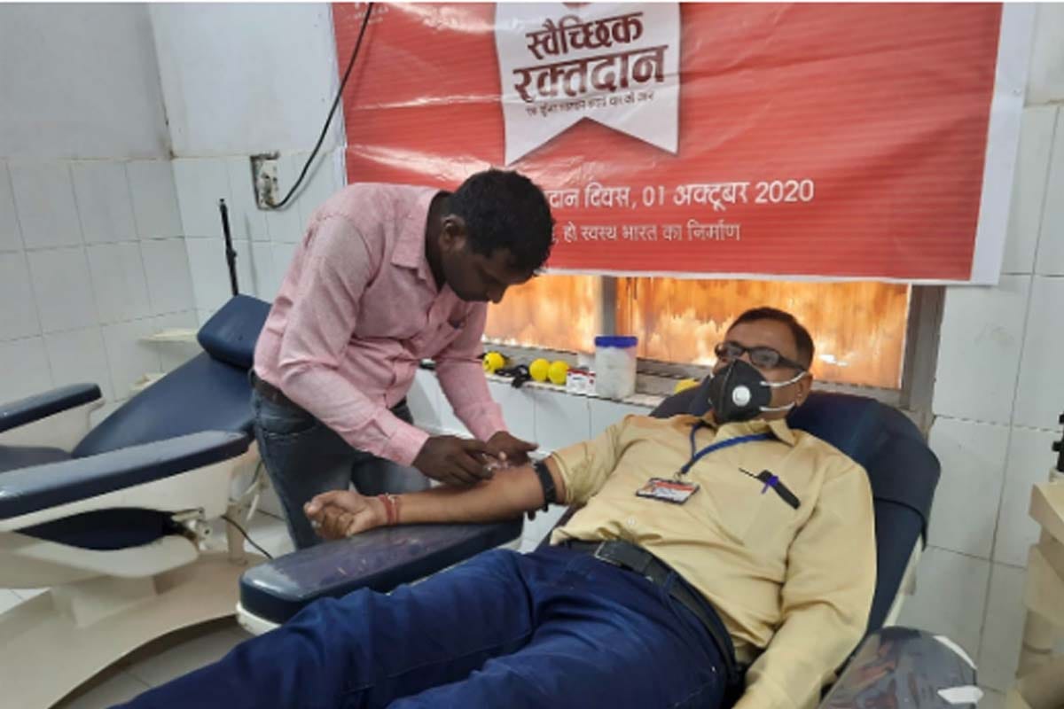 Amar Ujala Foundation's campaign, donating one unit blood and saving four lives
