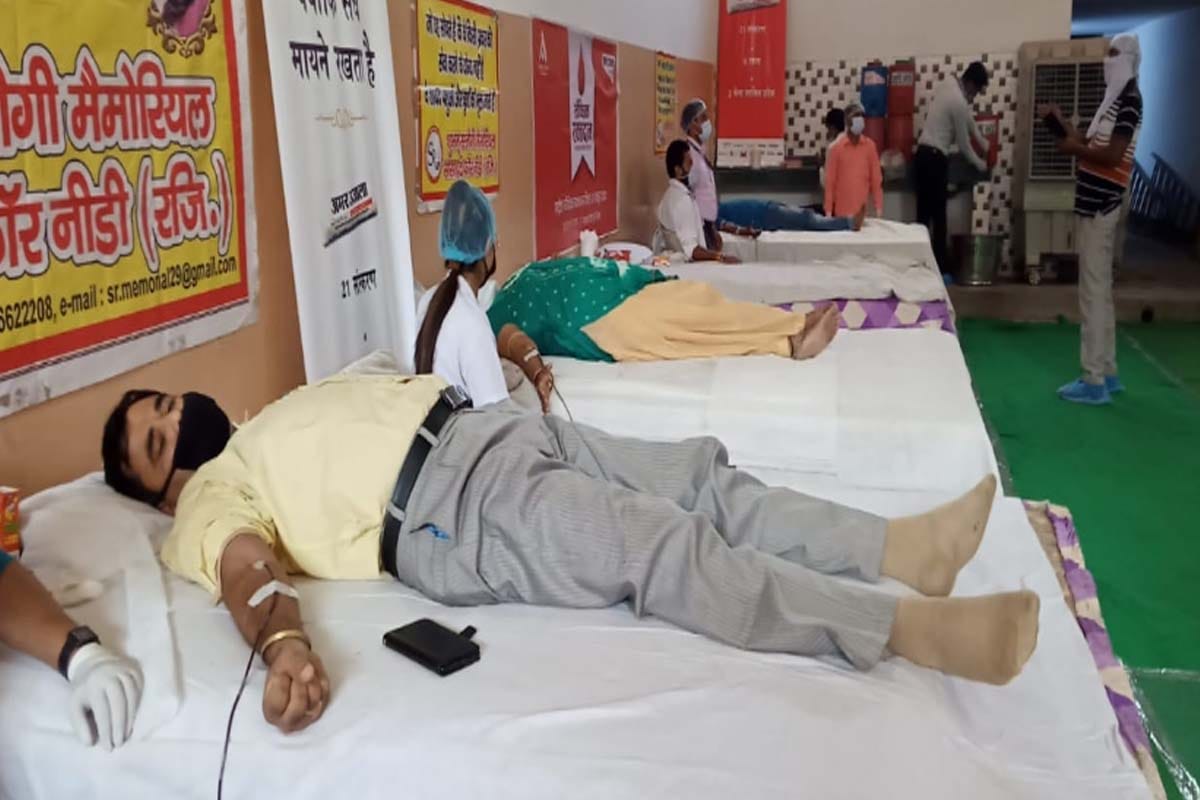 Amar Ujala Foundation's campaign, donating one unit blood and saving four lives