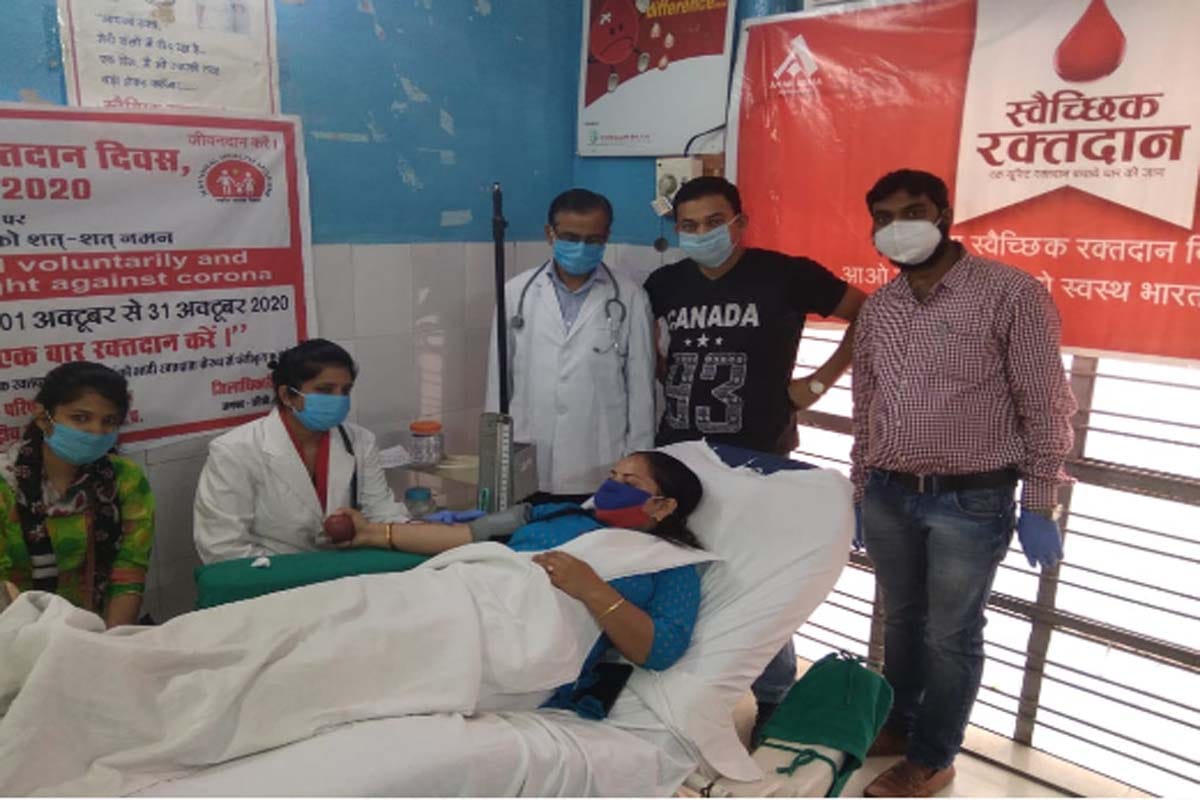 Amar Ujala Foundation's campaign, donating one unit blood and saving four lives