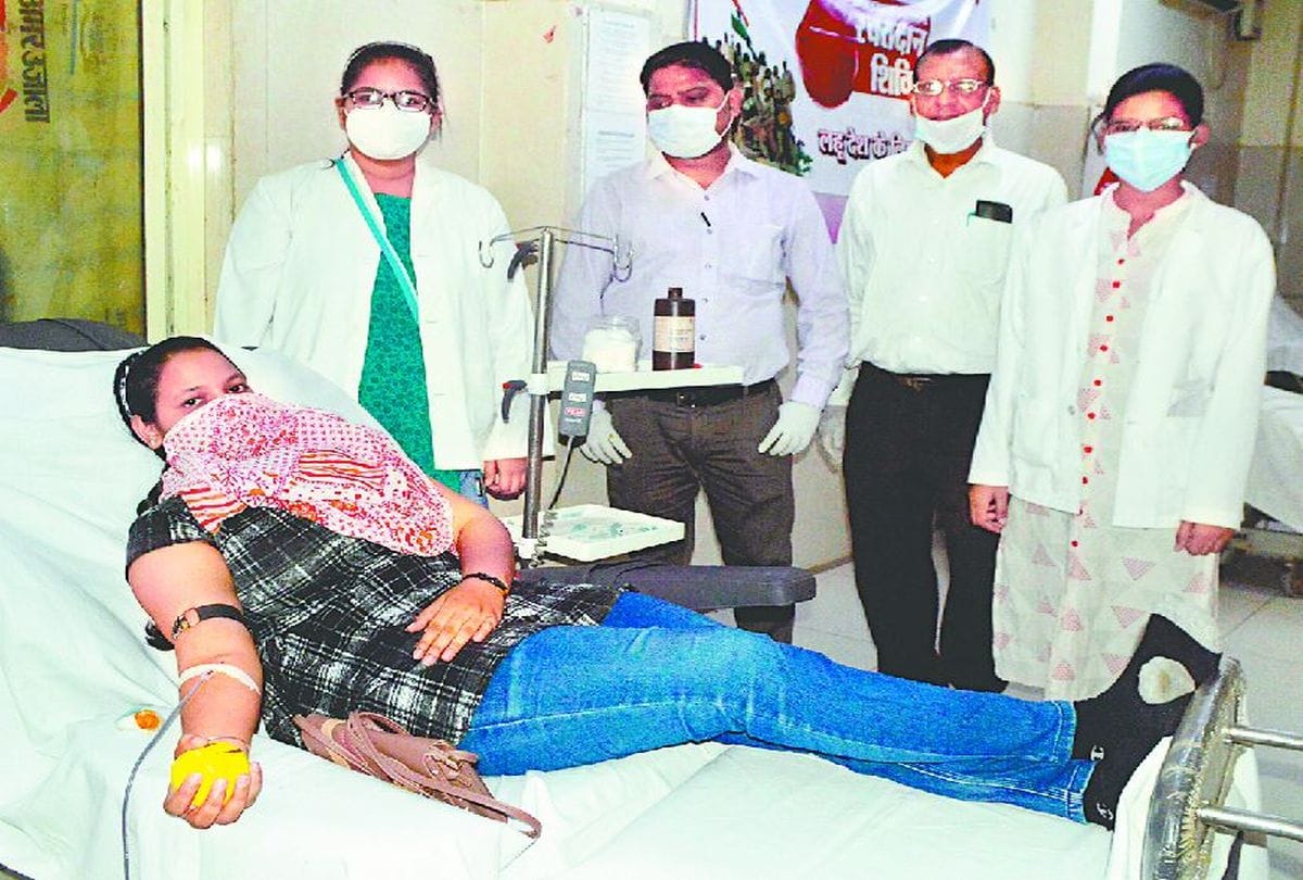 Blood Donation Camp: Father Donate Blood At Birthday Of Daughter