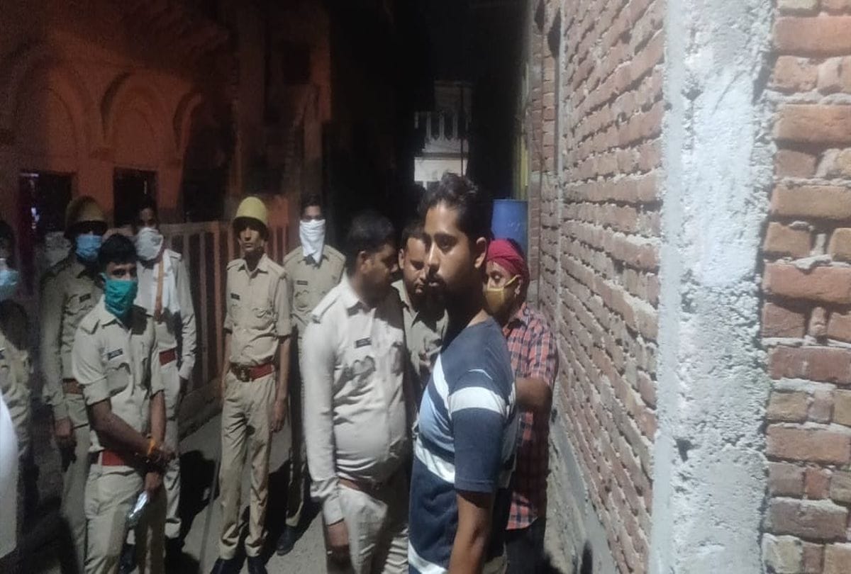 Clash Between Two Groups In Etmadpur Gun Firing Crime News