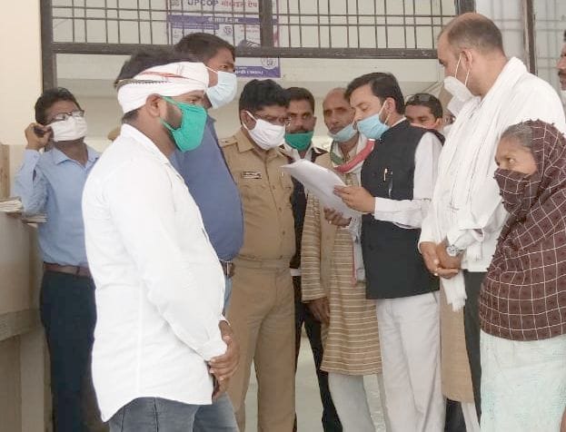 congress workers demonstrated against hathras gangrape kand