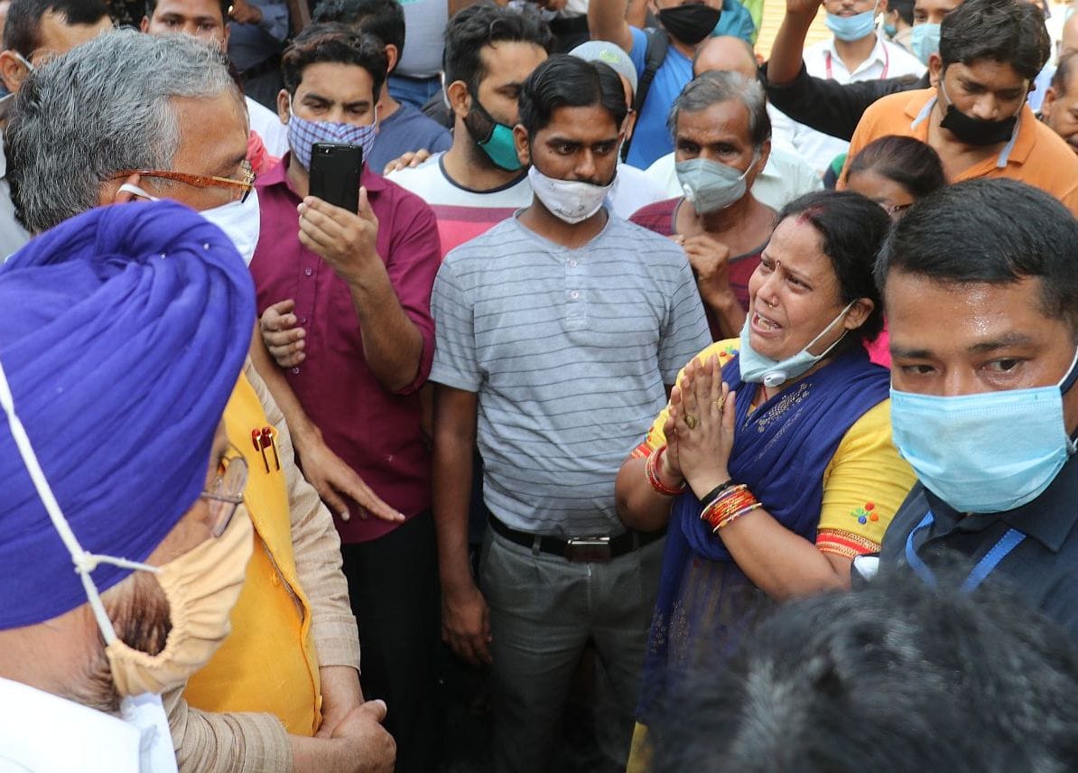 CM meets the victims, imposed the responsibility on the officers