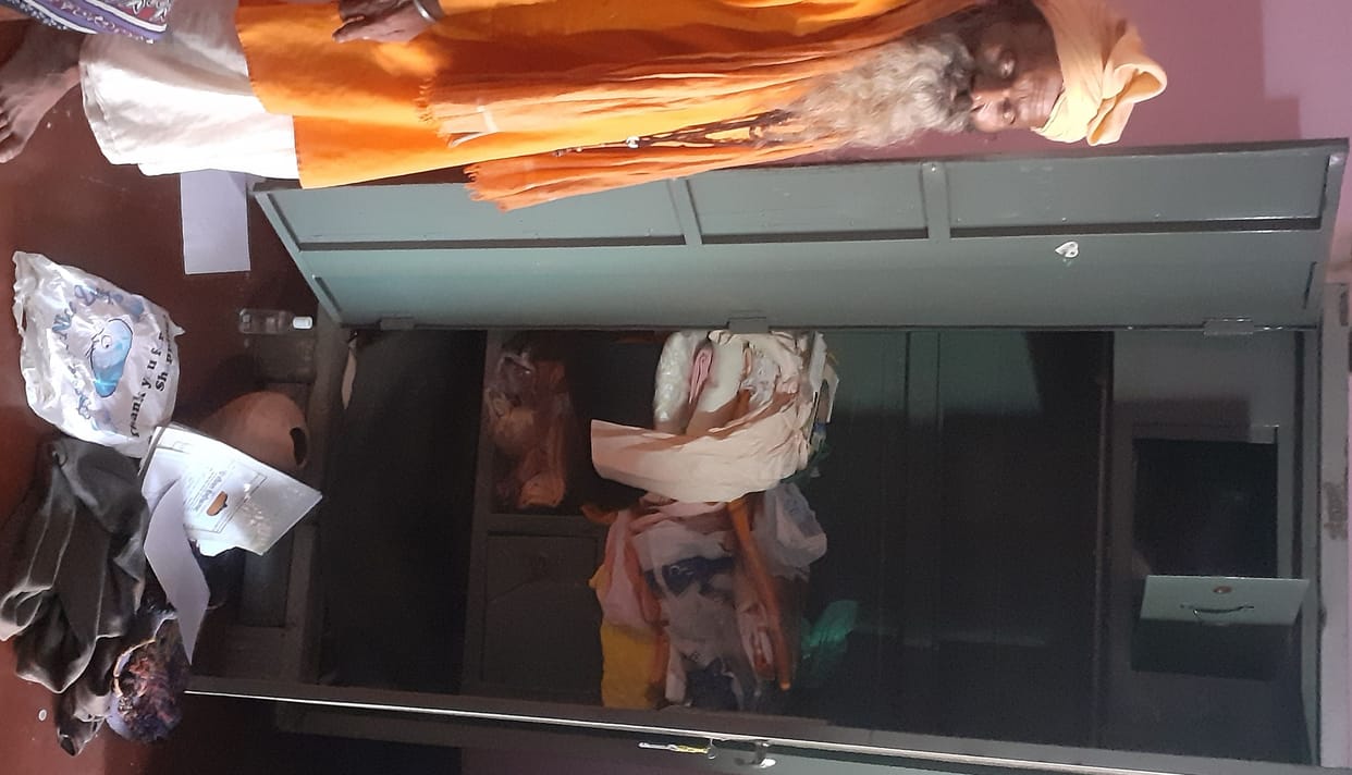 the young girl and boy stay in temple in night, after they do a work, not police searching them