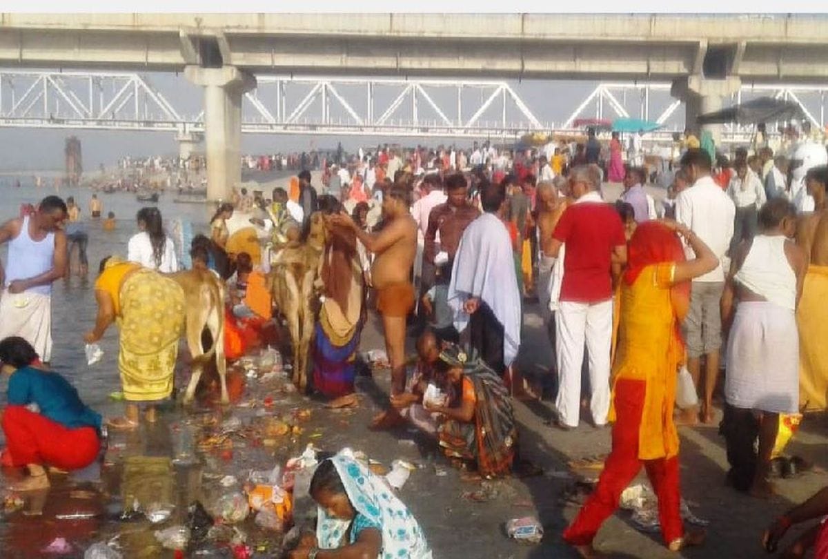 Adhikmas Purnima Devotees Take Bath In Ganga